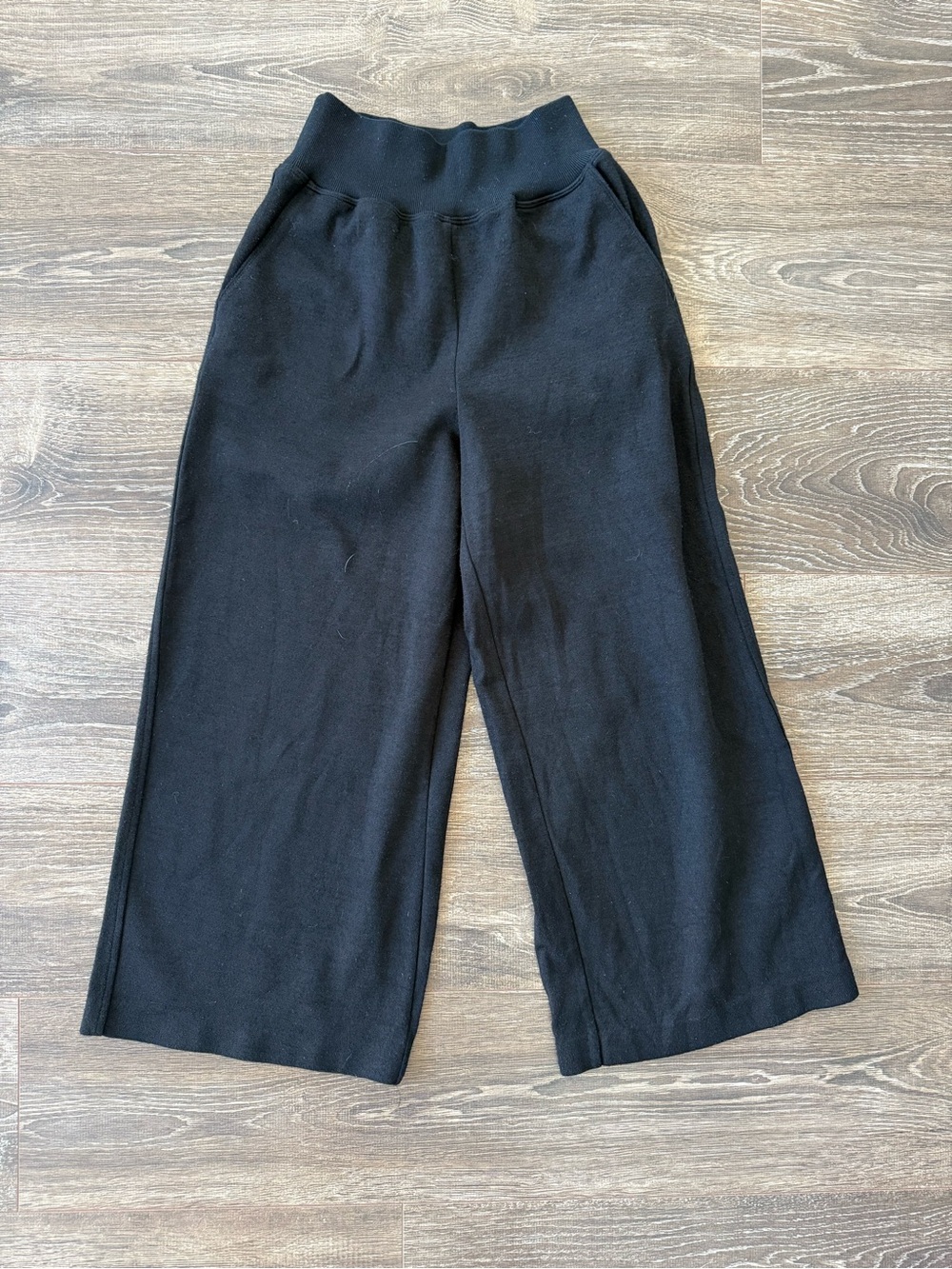Aritzia Wilfred Black Wide-Leg Cropped Knit Pants
